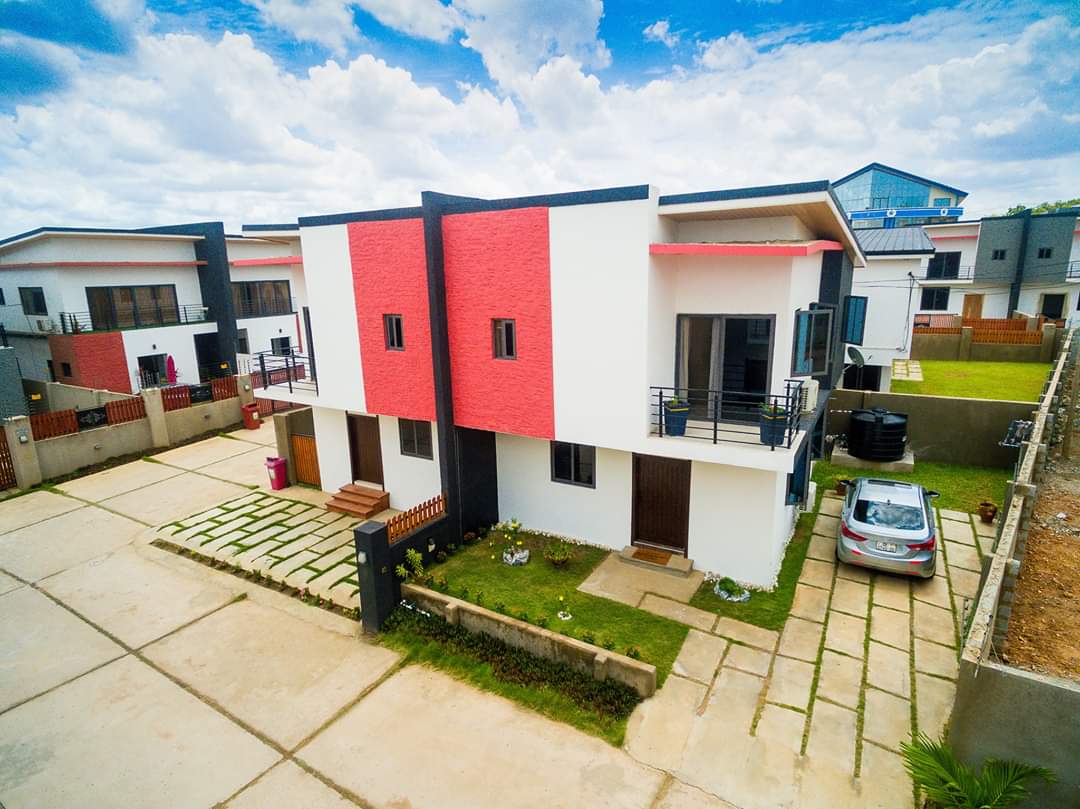 Modern 3-bedroom house with 4 Bathrooms & storeroom in a gated house