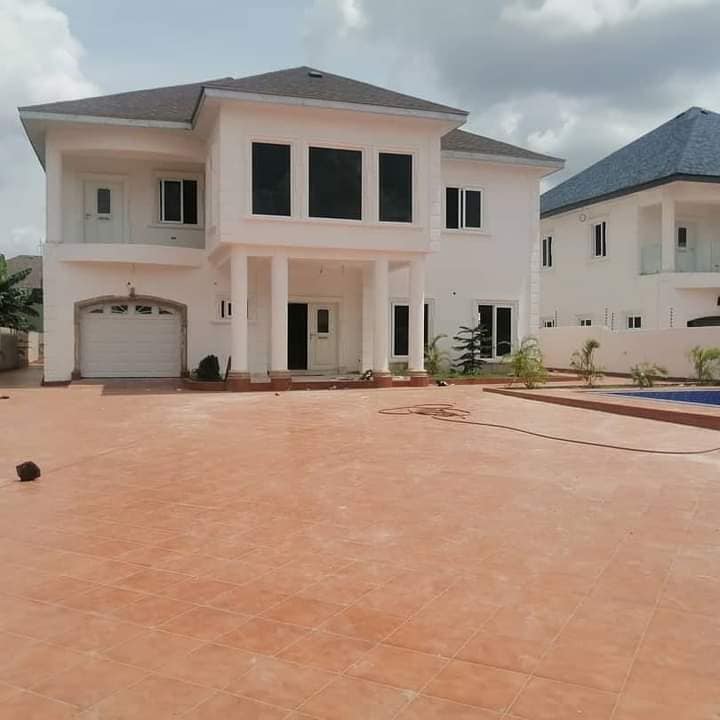 Luxurious 5 bedroom house with 2 bedrooms boys quarters and massive swimming pool