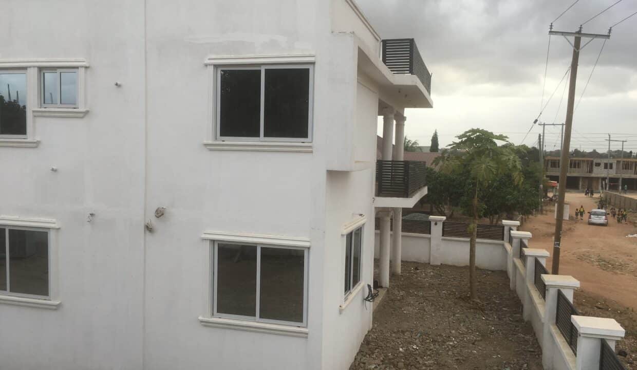 5 Bedroom Whitehouse For Sale at Accra, Pokuase Mayira1