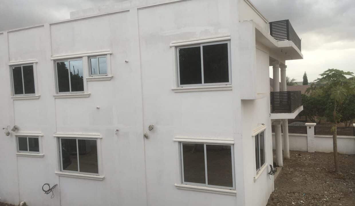 5 Bedroom Whitehouse For Sale at Accra, Pokuase Mayira2