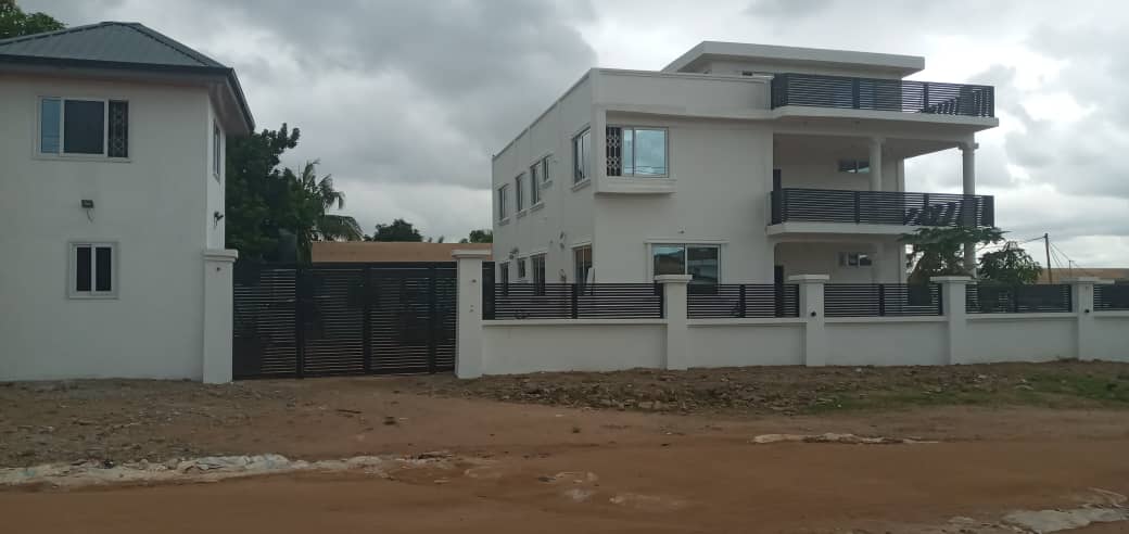 5 Bedroom Whitehouse For Sale at Accra, Pokuase Mayera